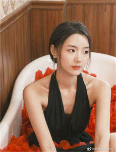 老人玩小处雌女HD另类,公交车小雪禁不住哼出声